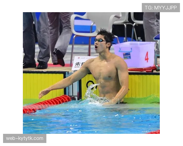 汪顺训练里一本正经，出场拎着名牌袋和车钥匙，我笑瘫了